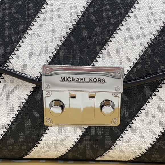 Michael Kors Rose MD Flap Shoulder Bag Bla… - Picture 4 of 13